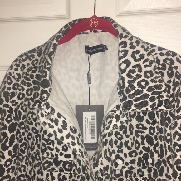 PrettyLittleThing—Leopard Oversized Denim Jacket - Picture 2 of 3